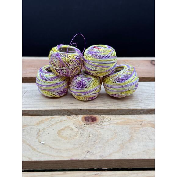 Vintage Tin with 15 Spools of Thread – Sewing Collectible - Picture 4 of 10